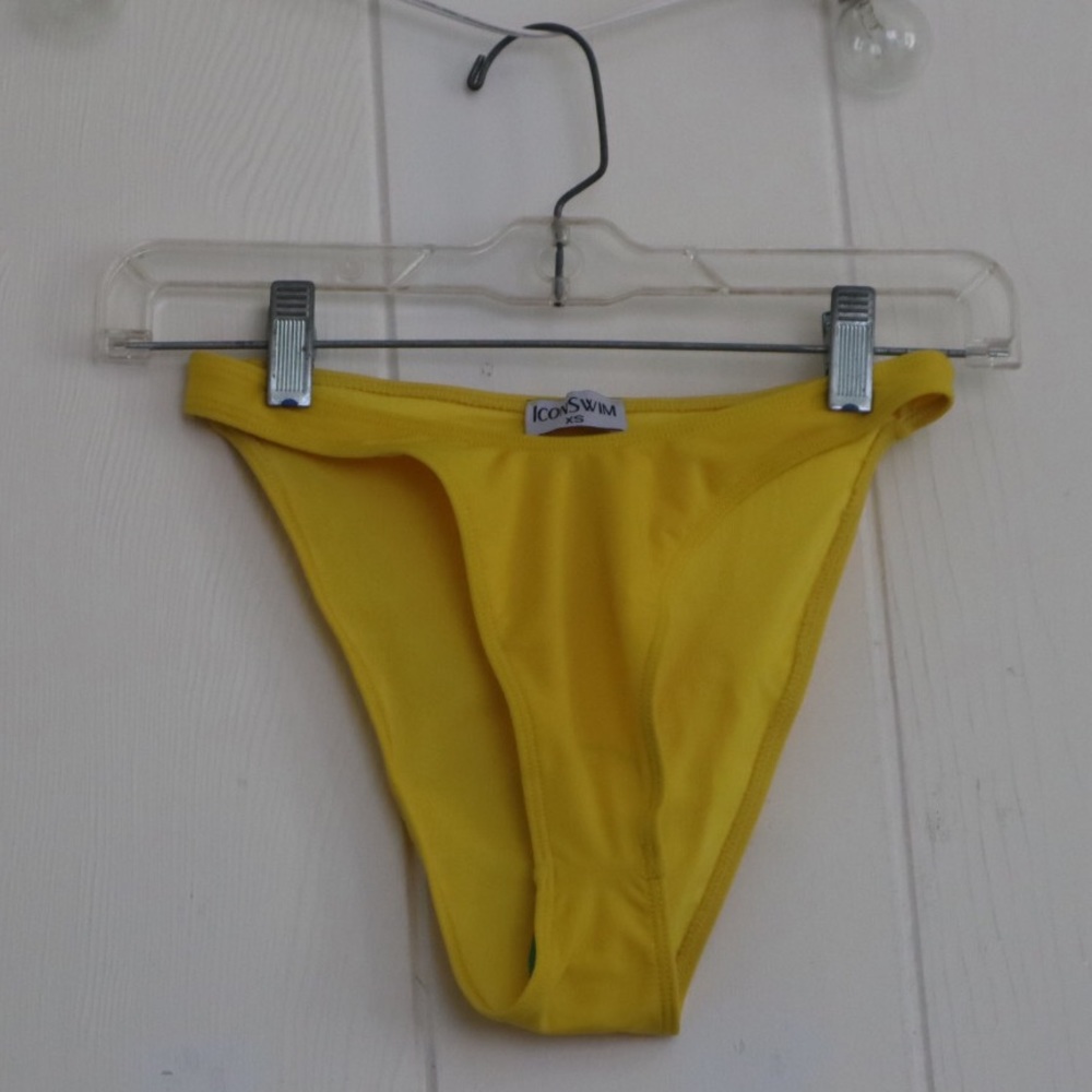 Two piece bikini - Picture 3 of 3